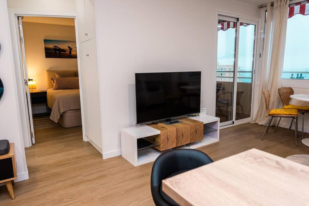 Sweeping Views 1bd 100m To Poniente